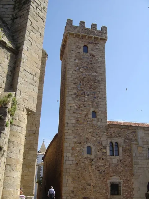 Palacio de los Cáceres-Ovando