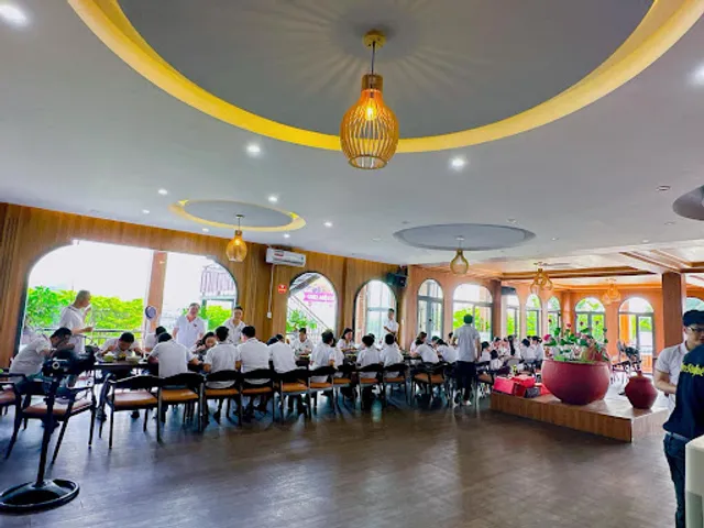 Nhà Hàng Bến Sông Quê