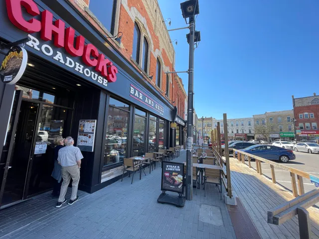 Chucks Roadhouse Bar & Grill