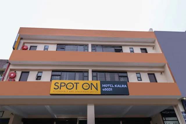 OYO Flagship Hotel Kalra