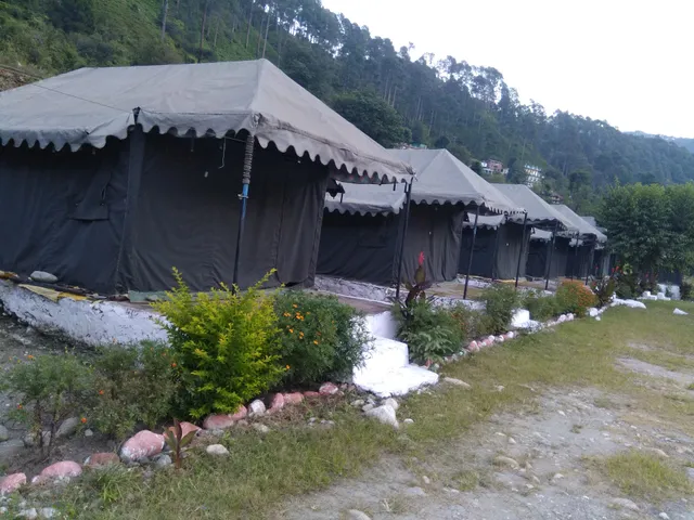 RIVERVIEW RESORT- CAMPS & COTTAGES -YUMUNOTRI DHAM