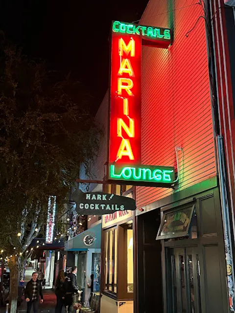 Sully’s Marina Lounge