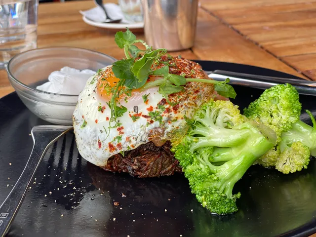 Seven Hills Cafe, Restaurant and Bar