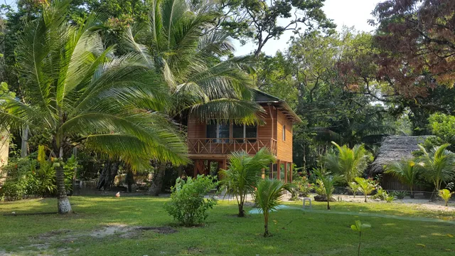 Aldea Quehueche, Livingston