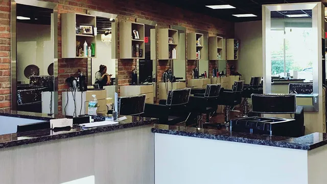 Lisa Thomas Salon