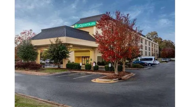 La Quinta Inn & Suites by Wyndham Charlotte Airport North