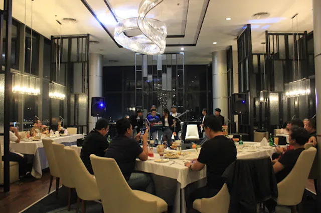 SkyLine - Lounge & Dining