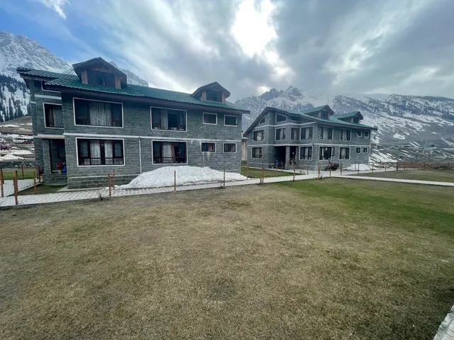 Hotel Thajwass Glacier