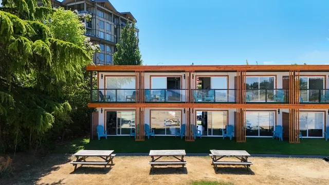 Sea Edge Beachside Hotel