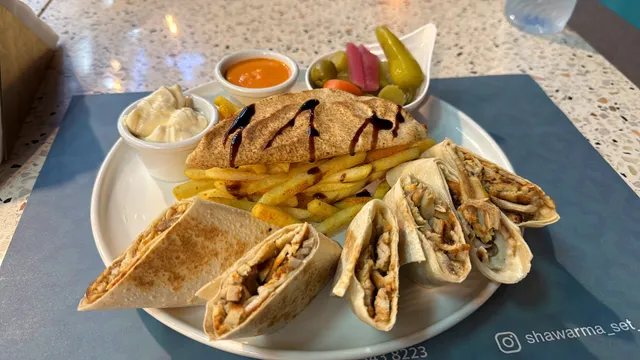 Set Alsham Shawarma and Bistro
