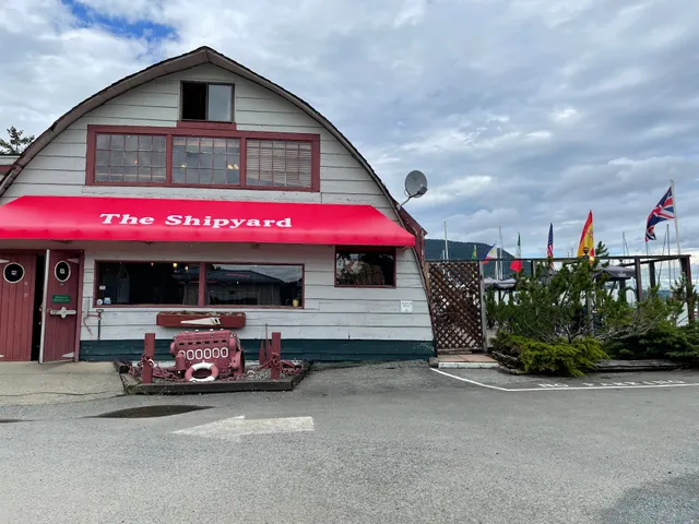 Shipyard Restaurant & Pub
