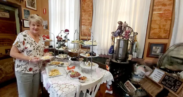 The Olde School T-house ( bethungra )