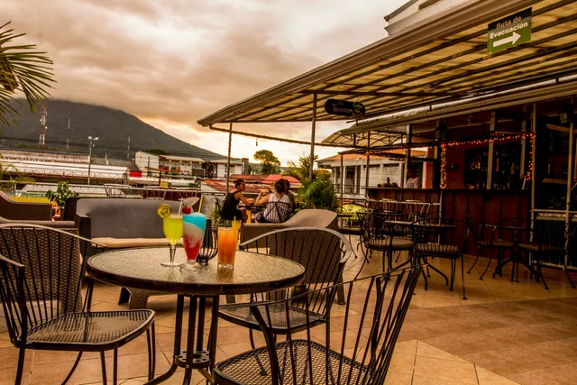 Balcón Arenal Restaurante y Sport Bar Lazy Twins