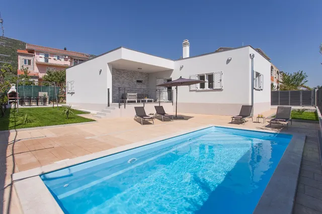 Villa Emanuela with private pool, BBQ