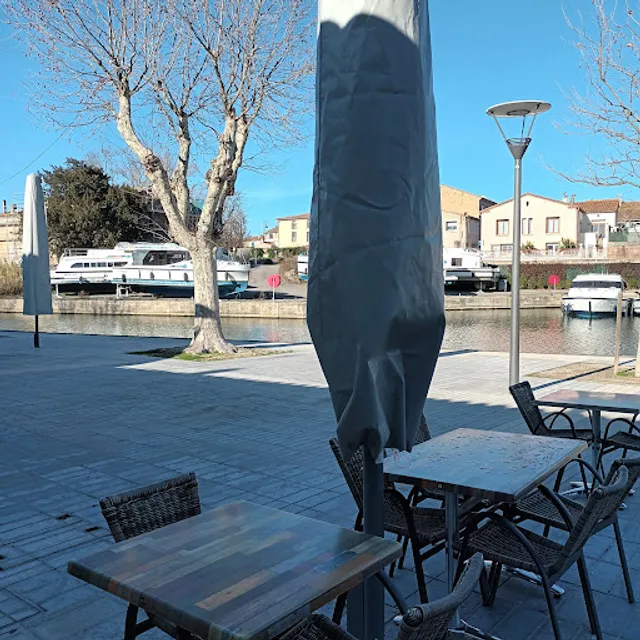 Trattoria Napoli reservations conseillees