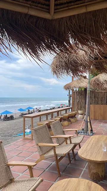 Oyster Dealer Beach Haus