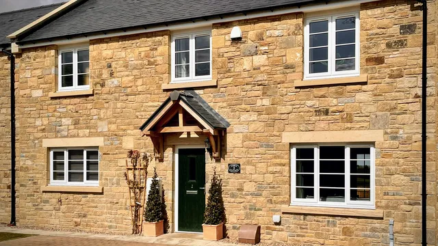 Pebble Cottage, Rock