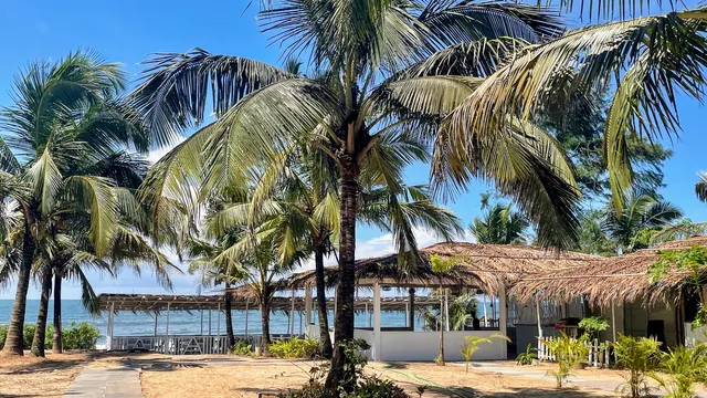 S2 Beach Shack and Cottages