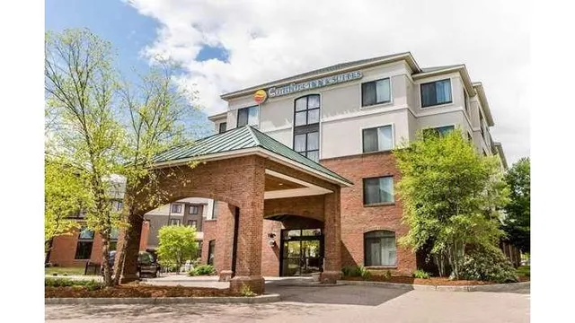 Comfort Inn & Suites South Burlington near University