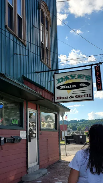 Dave's Main Street Bar & Grill