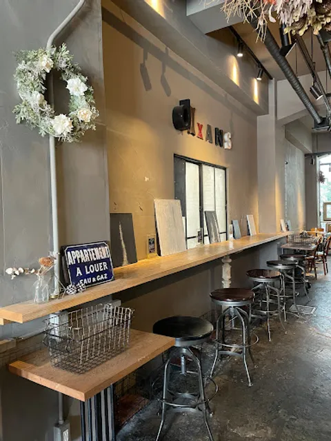 10 DIXANS SUIDOBASHI