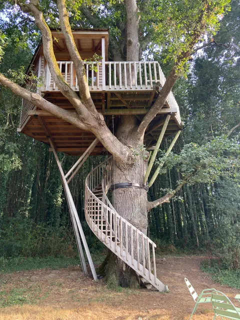 Cabanes et chambre à la Bernardiere