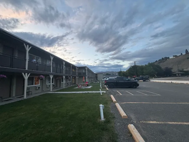Ashcroft Apartments Motel