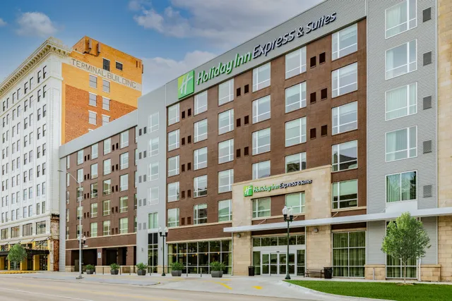 Holiday Inn Express & Suites Lincoln Downtown, an IHG Hotel