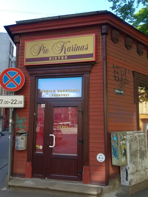 Pie Karīnas, Bistro