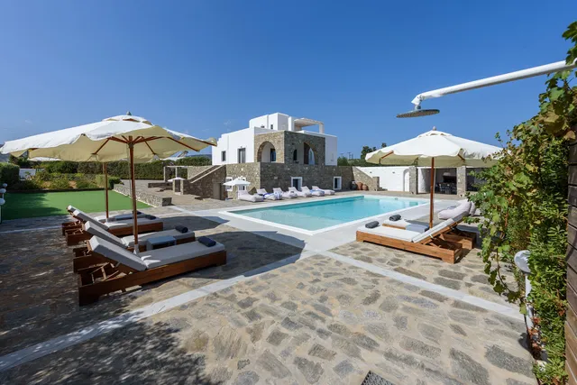 Isterni Paros Villas