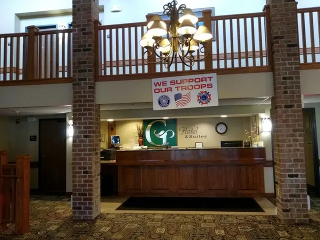 Madelia Hotel & Suites near Lake Crystal and Mankato