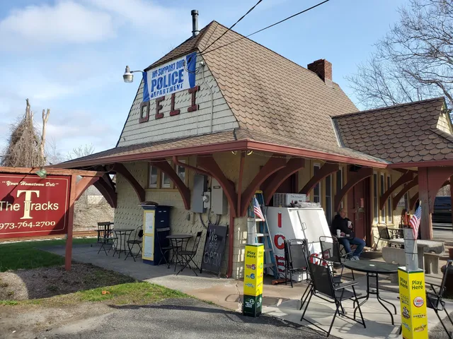 The Tracks Deli