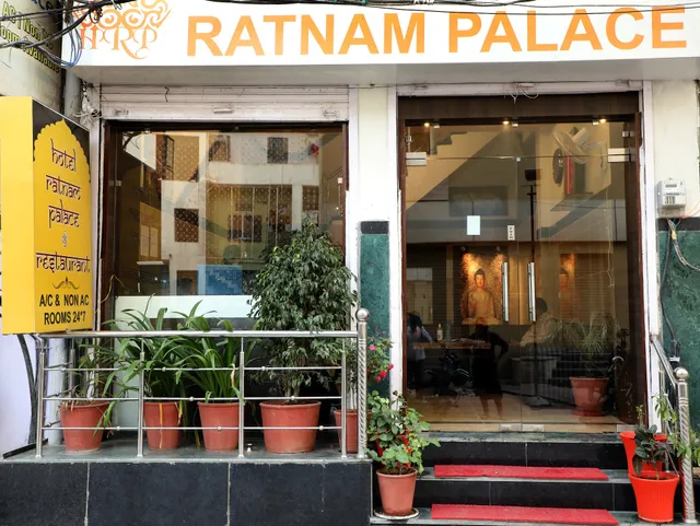 Super OYO 815337 HOTEL RATNAM PALACE