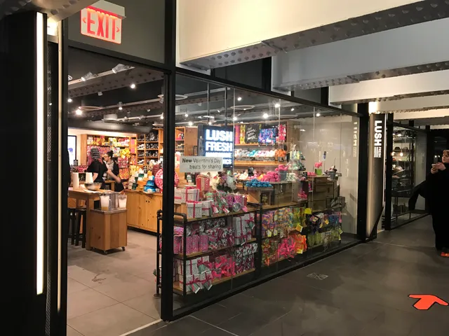 Lush Cosmetics Columbus Circle