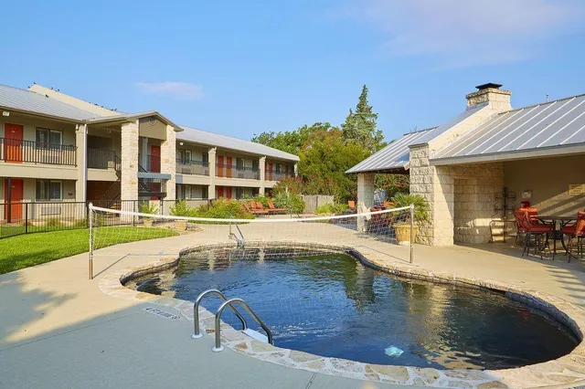 Fredericksburg Inn & Suites