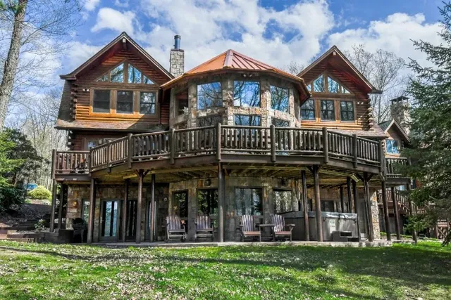 Grand Chestnut Lodge