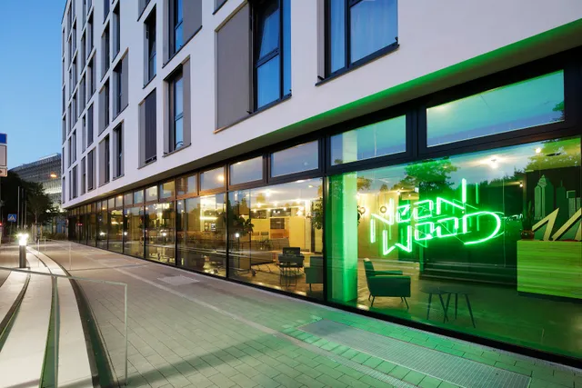 Neon Wood / Studenten Apartments Berlin Adlershof