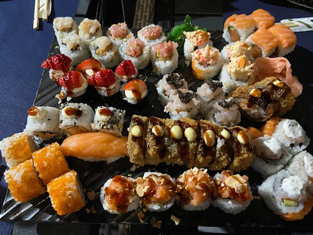 Sushi y Tacos by Damiano