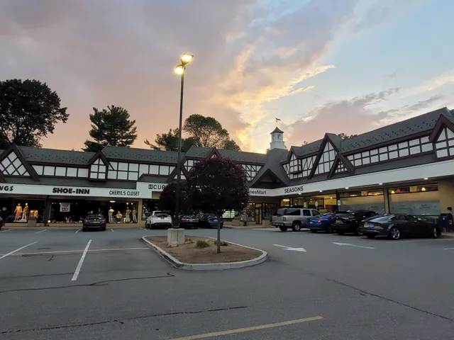 Golden Horseshoe Shopping Center