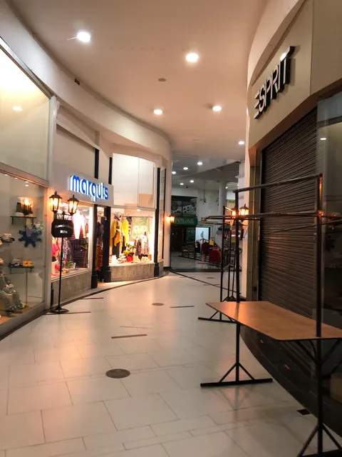 Hacienda Santa Barbara Mall