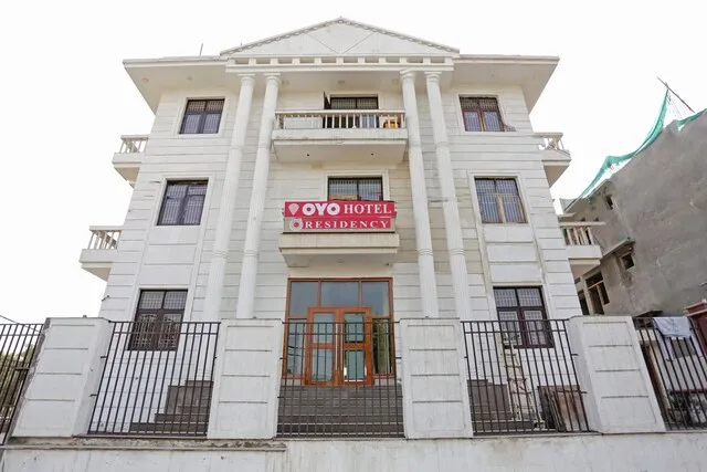 OYO Rl Residency Near Pvr Ansal Plaza Greater Noida