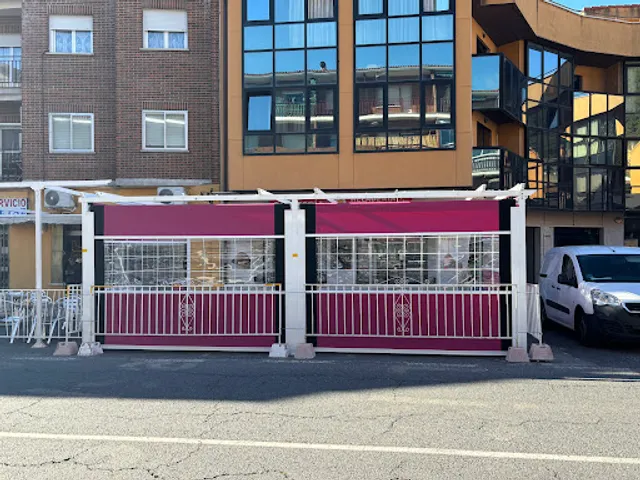 Cafetería-Pastelería-Heladería Chicos's