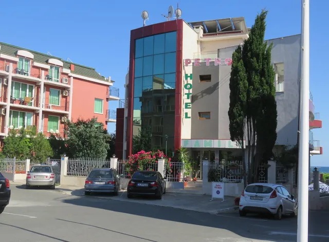 Хотел "Петров"