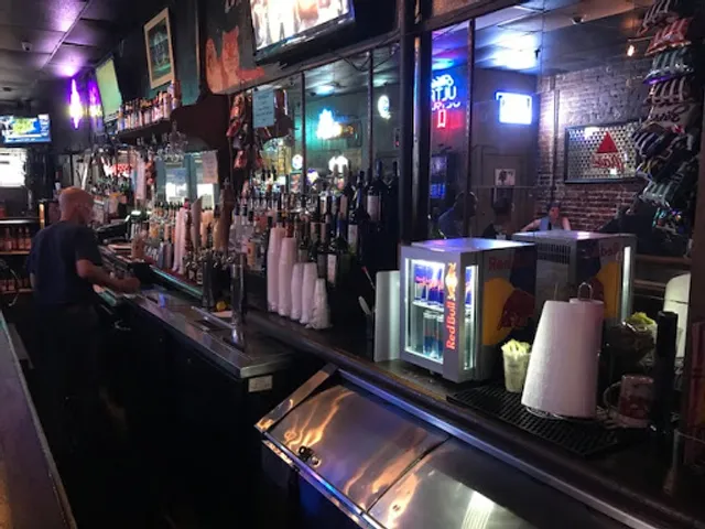 little bar on gravier