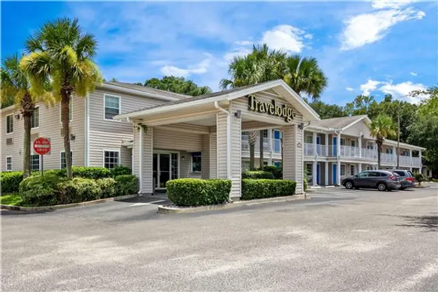 Travelodge Suites by Wyndham MacClenny/I-10