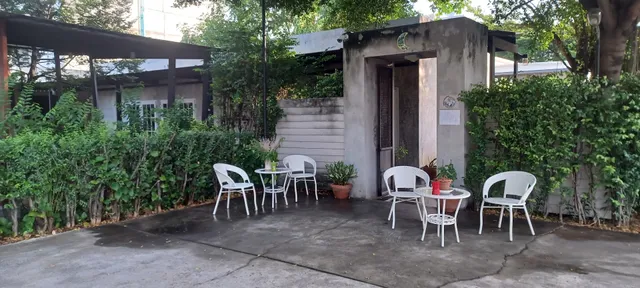 Rain's Garden Cafe & Board Game