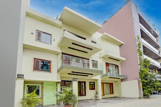 Palette Hotel Cotts Villa Vasant Kunj New Delhi