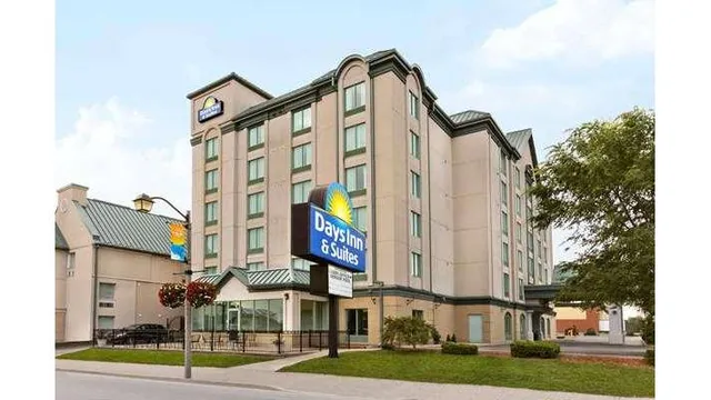 Days Inn by Wyndham Niagara Falls Centre St. By the Falls