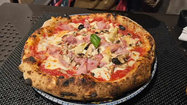 Benvenuti a Napoli - Pizzeria Napoletana