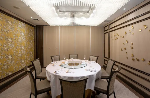 Liu Li Palace Seafood Restaurant